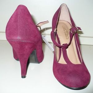 LADIES PUMPS MED. HEELS SIZE 7 POLY SUEDE